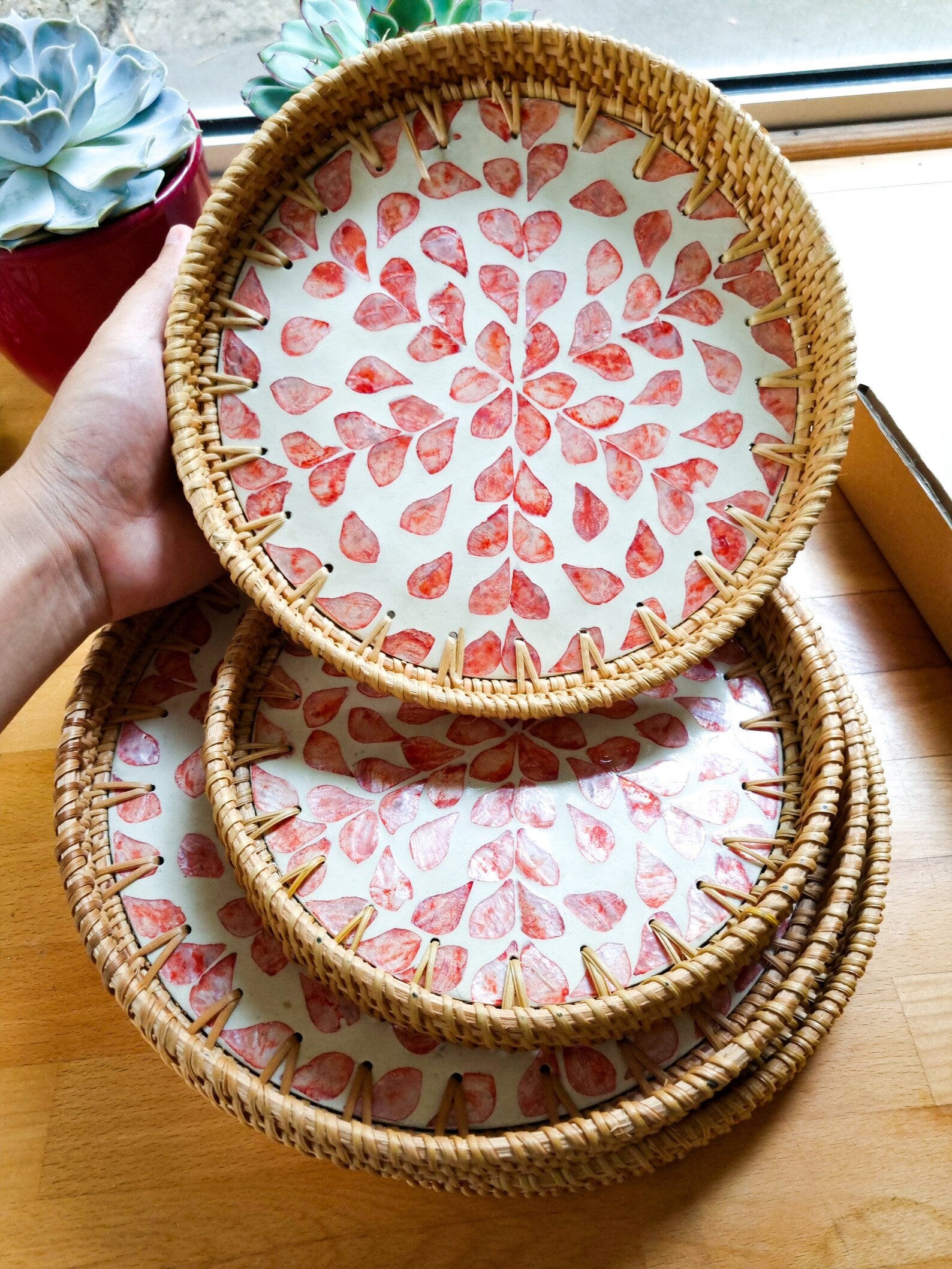 Plateau Rond en Rotin Tressé Main et Coquillages Naturels - Décoration Bohème Chic